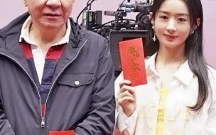 赵丽颖被张艺谋捧过吗 赵丽颖坐在张艺谋旁边